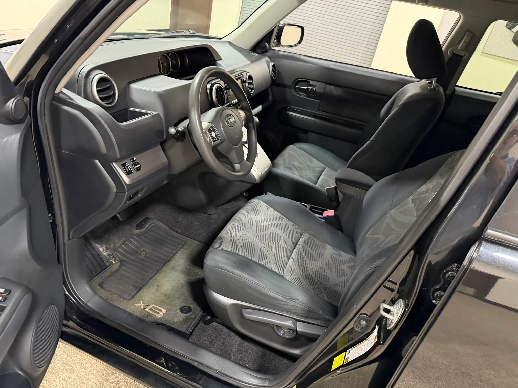 Used 2015 Scion xB FWD image 31
