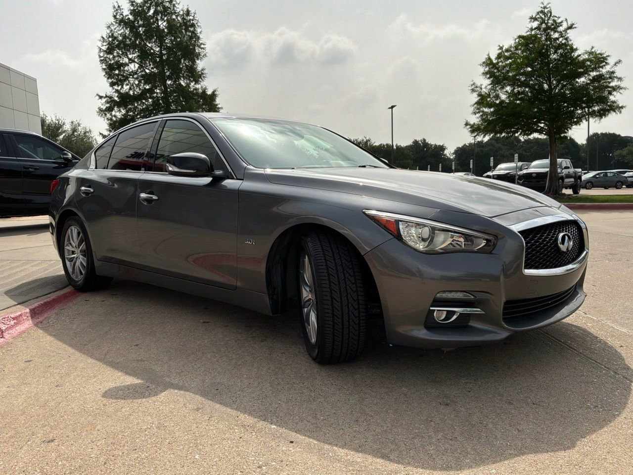 Used 2016 INFINITI Q50 3.0t Premium w/ 3.0T Premium Plus Package RWD image 4