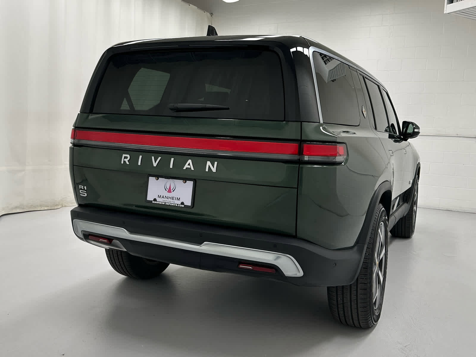 Used 2024 Rivian R1S Adventure image 6