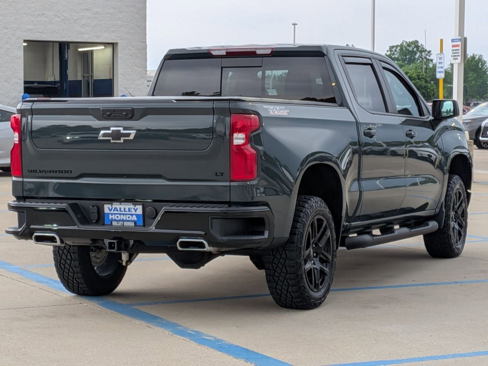 Used 2025 Chevrolet Silverado 1500 LT Trail Boss w/ Convenience Package II AWD/4WD image 6