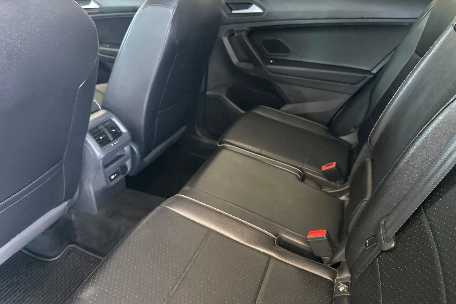 Used 2021 Volkswagen Tiguan SE w/ Panoramic Sunroof Package AWD/4WD image 12