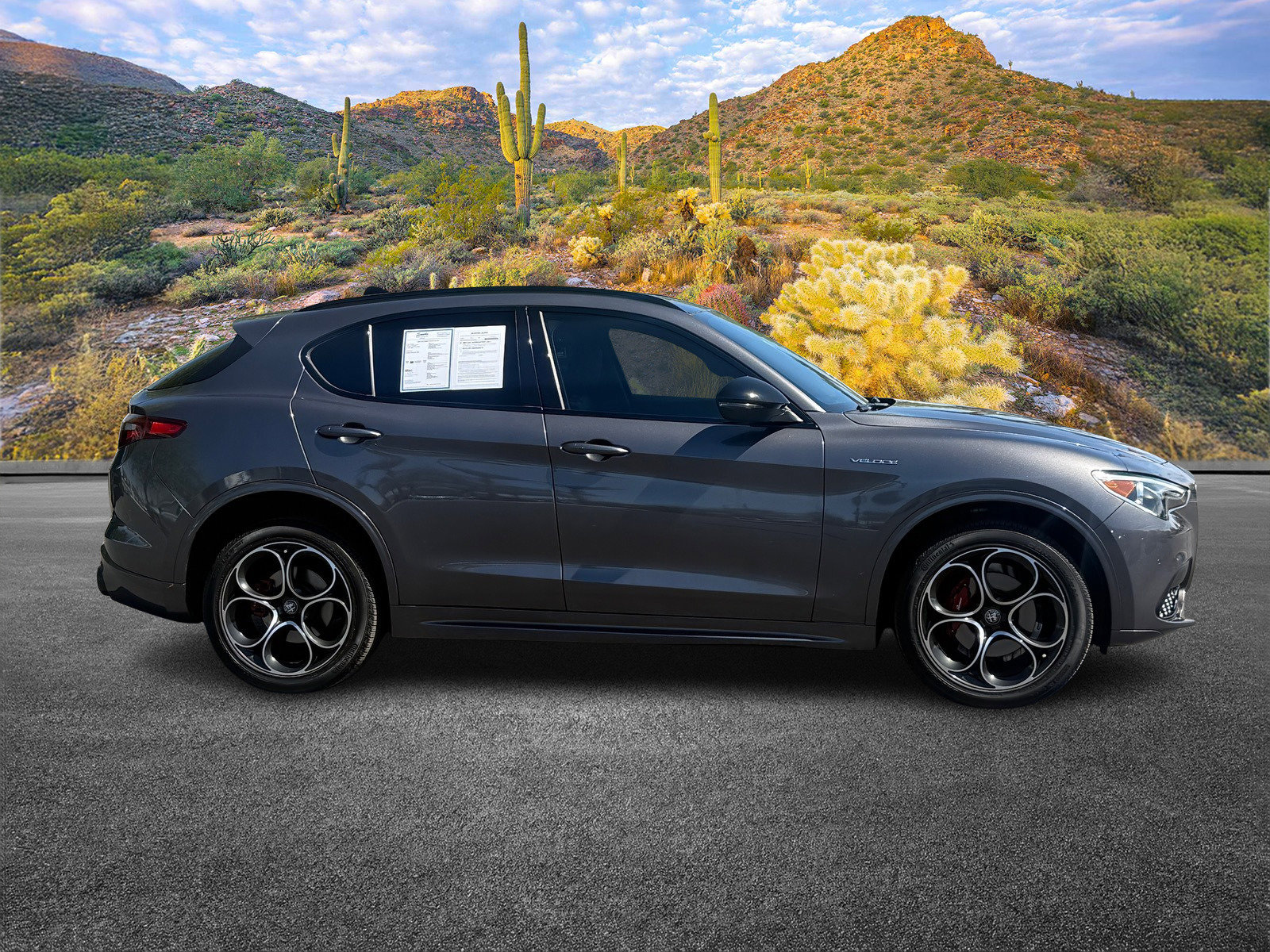 Used 2023 Alfa Romeo Stelvio Veloce image 3