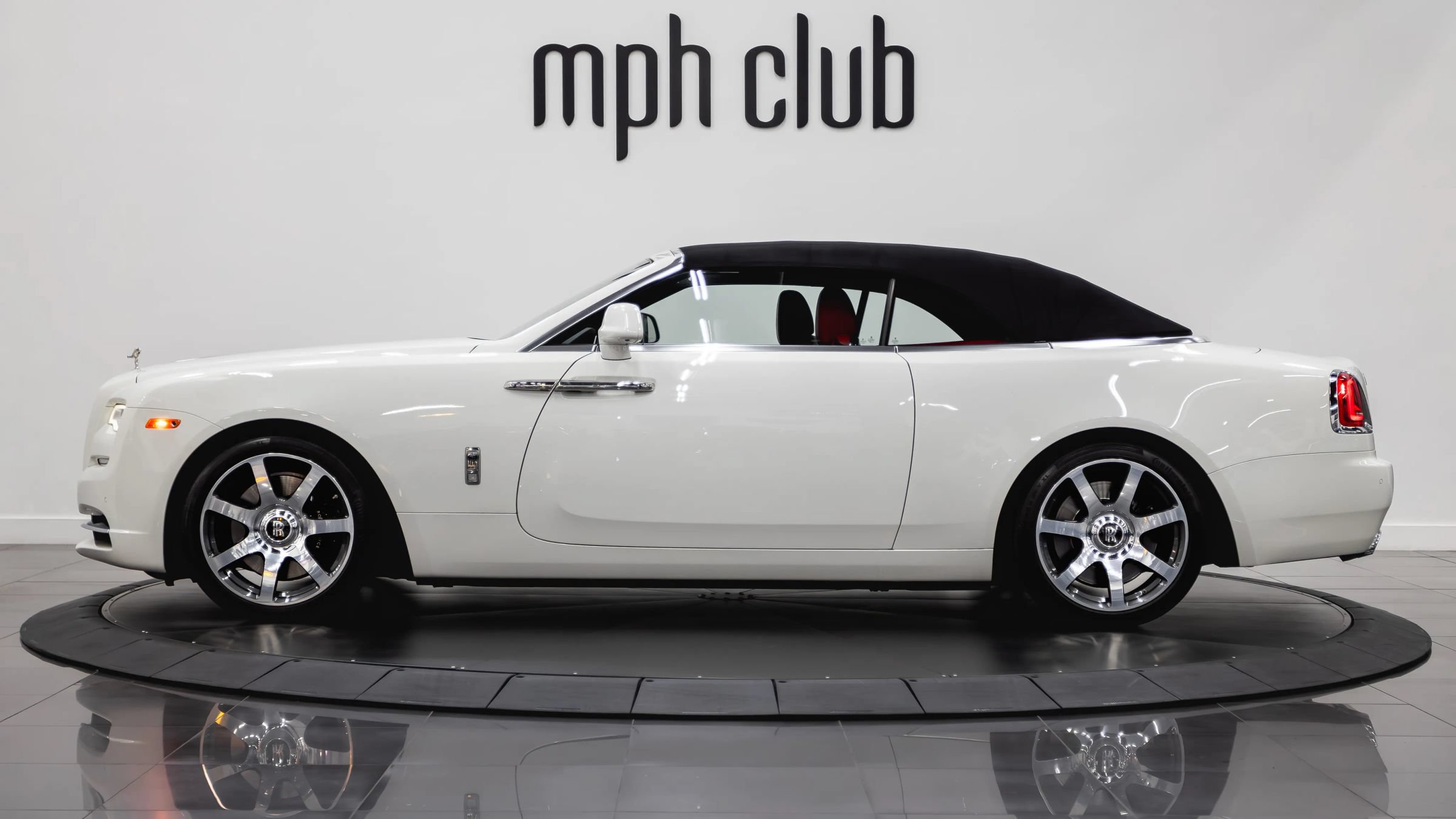 Used 2017 Rolls-Royce Dawn RWD image 4