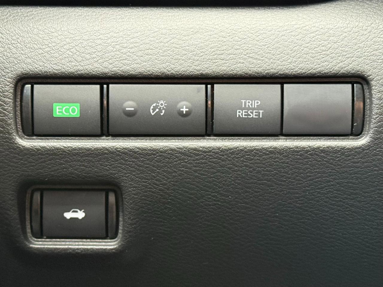 Used 2025 Nissan Sentra SV image 21