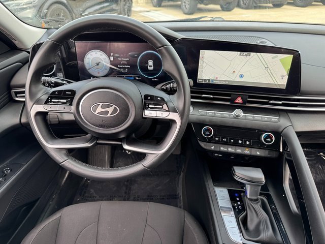 Used 2025 Hyundai Elantra SEL image 4