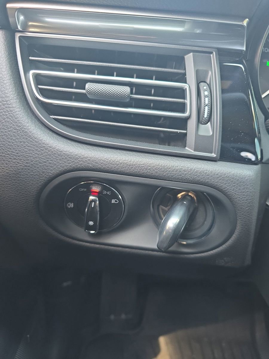 New 2026 Porsche Macan image 15