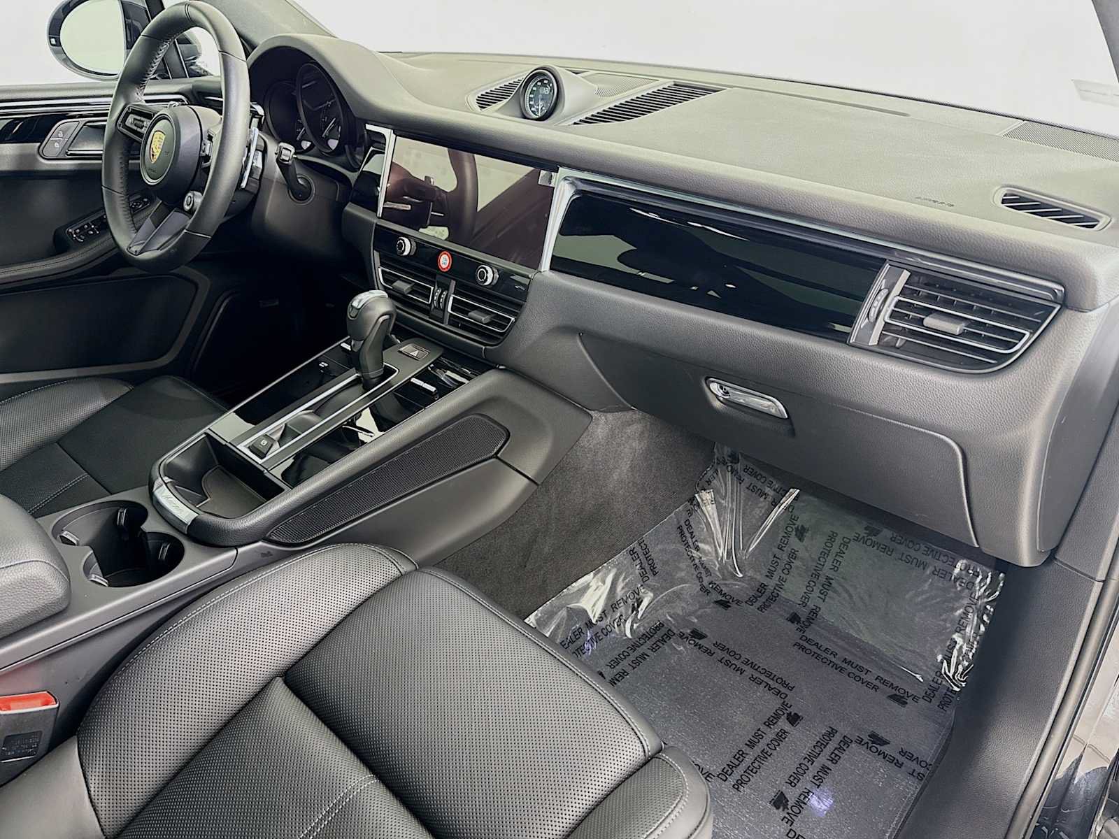 Certified 2026 Porsche Macan AWD/4WD image 30