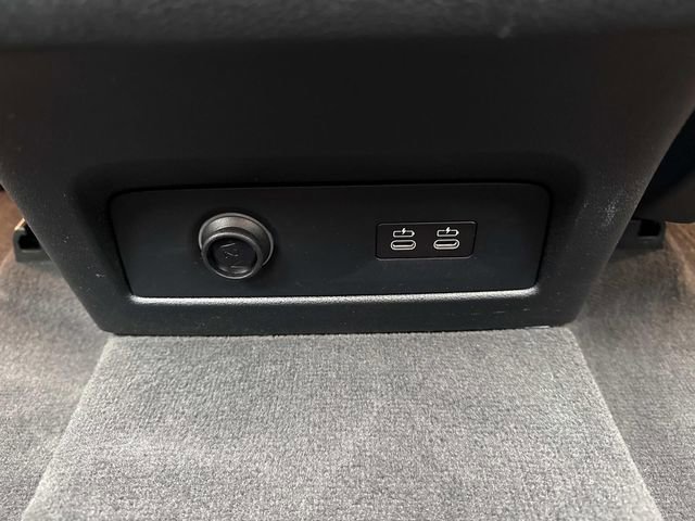 Used 2023 BMW X7 xDrive40i w/ Premium Package image 18