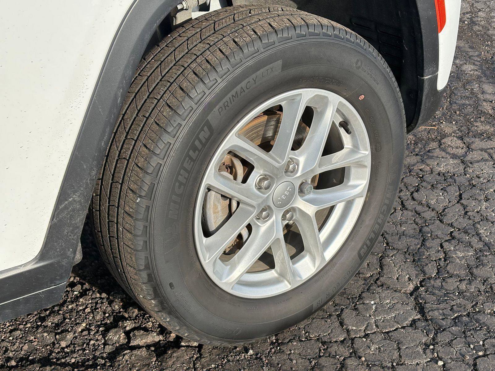 Used 2023 Jeep Grand Cherokee Laredo w/ Luxury Tech Group I image 9