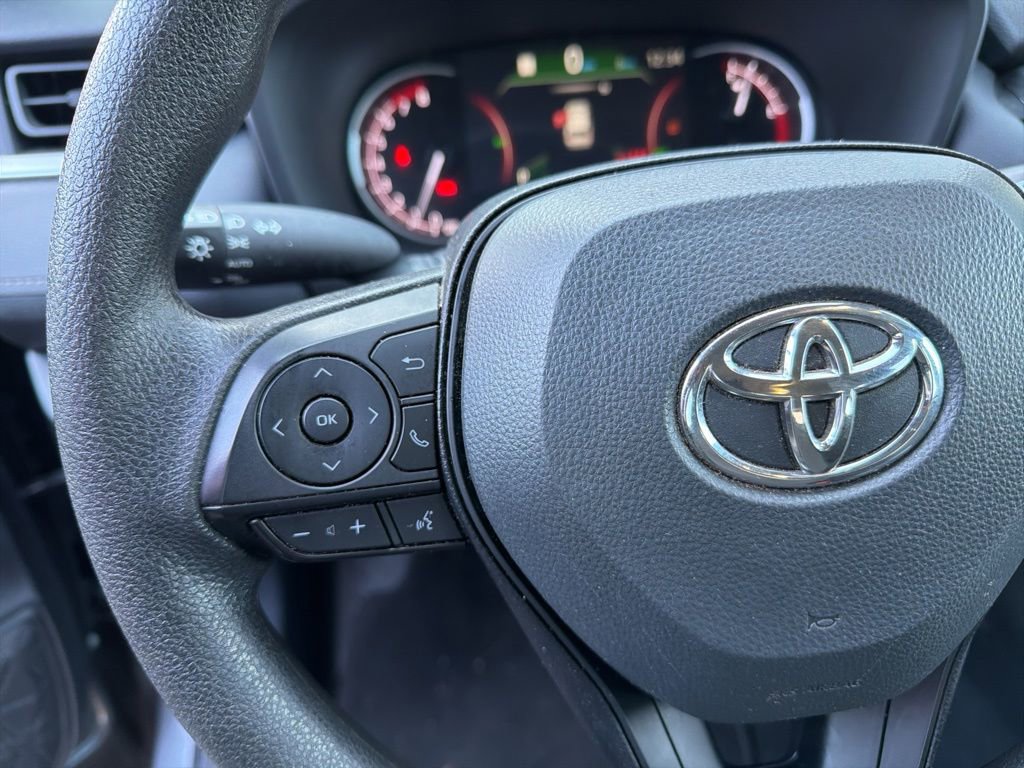 Used 2025 Toyota RAV4 XLE image 16