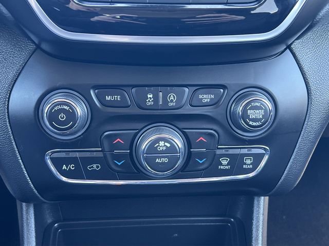 Used 2019 Jeep Cherokee Limited w/ Technology Group image 16