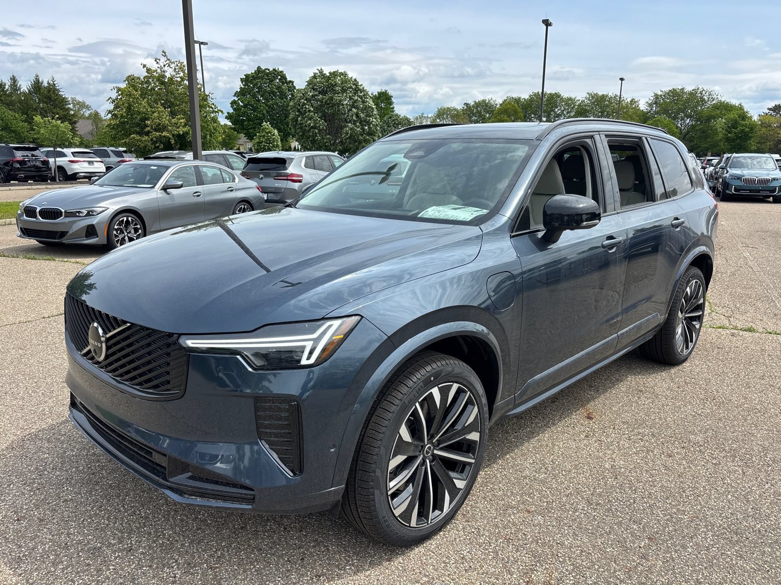 New 2026 Volvo XC90 T8 Ultra w/ Protection Package Premier AWD/4WD video 1