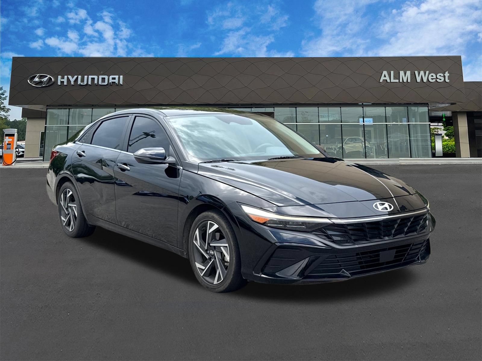 Certified 2025 Hyundai Elantra Limited FWD image 3
