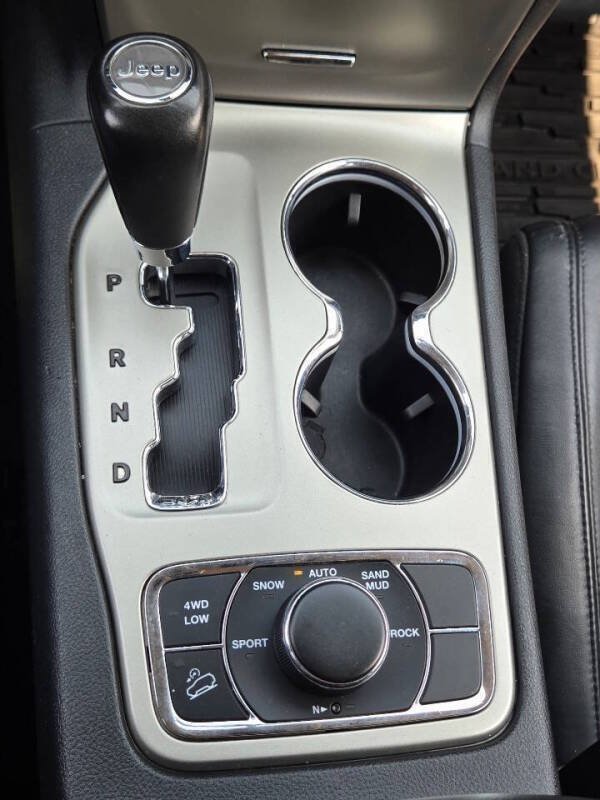 Used 2012 Jeep Grand Cherokee Laredo AWD/4WD image 23