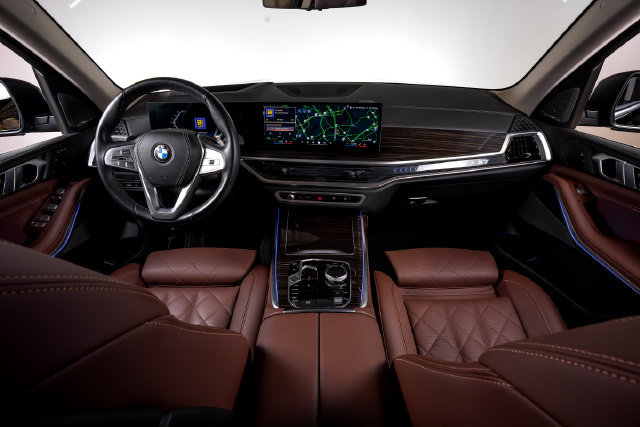 Used 2024 BMW X7 xDrive40i w/ Premium Package AWD/4WD image 35