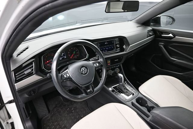 Used 2019 Volkswagen Jetta R-Line w/ R-Line Cold Weather Package FWD image 9