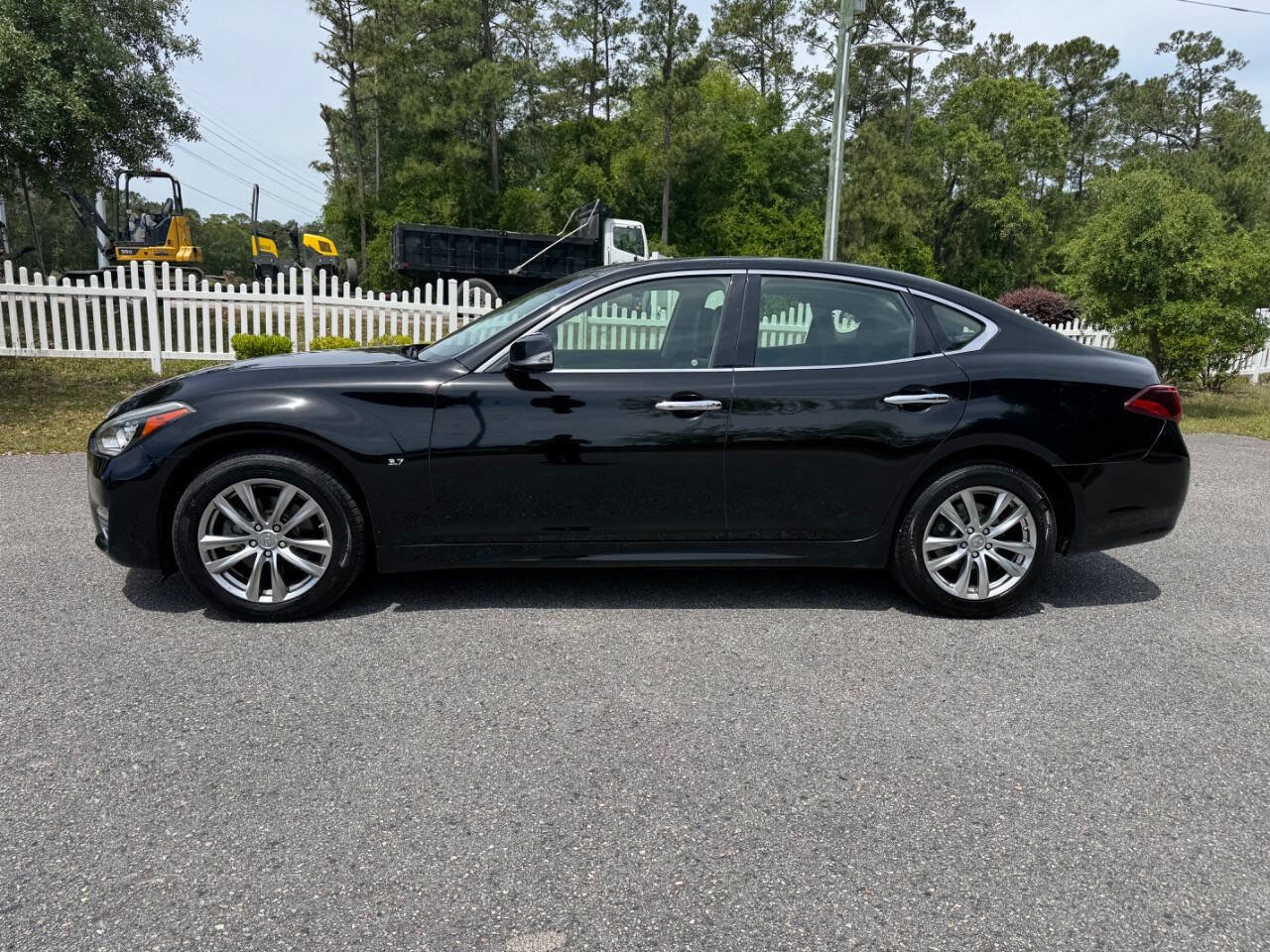 Used 2015 INFINITI Q70 3.7 AWD/4WD image 3