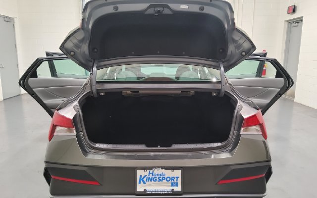Used 2024 Hyundai Elantra SEL FWD image 12