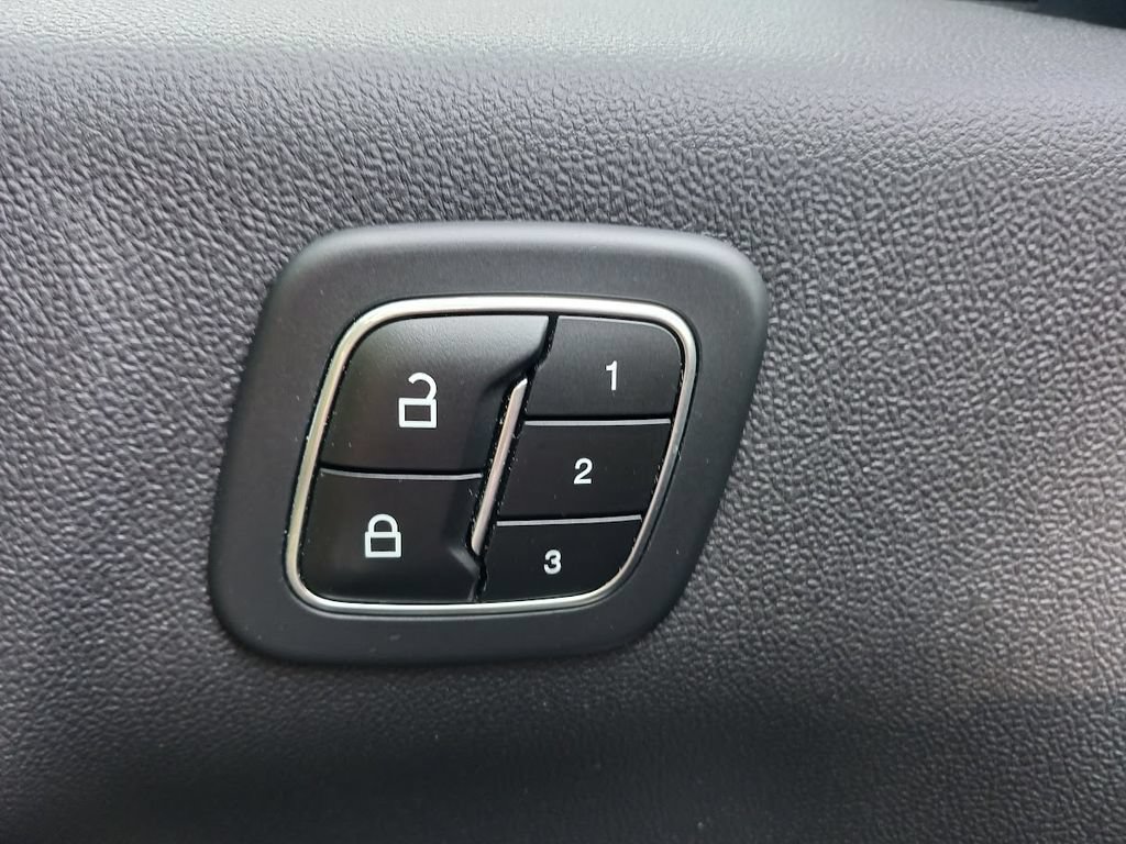 Used 2023 Ford Escape Active w/ Tech Pack #2 AWD/4WD image 25
