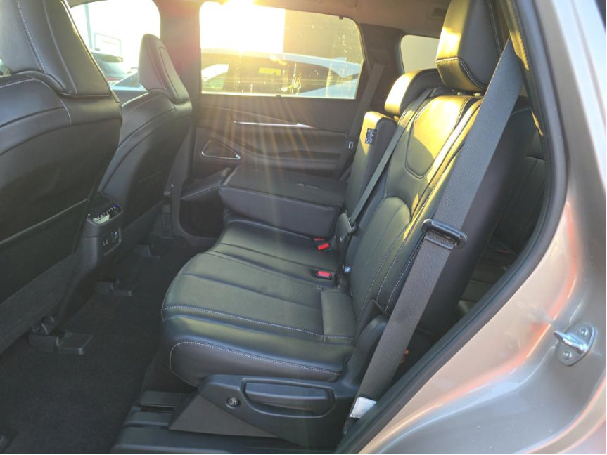 Used 2023 INFINITI QX60 Sensory w/ Cargo Package FWD image 16