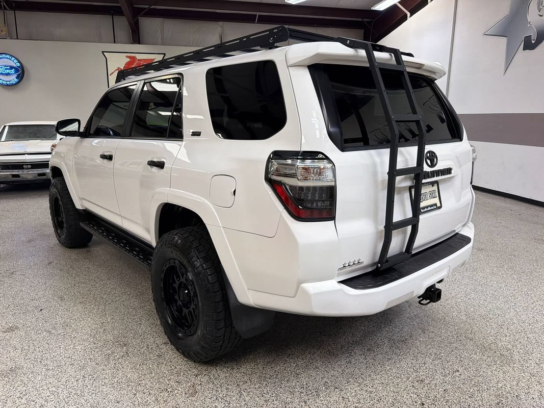 Used 2020 Toyota 4Runner SR5 AWD/4WD image 5