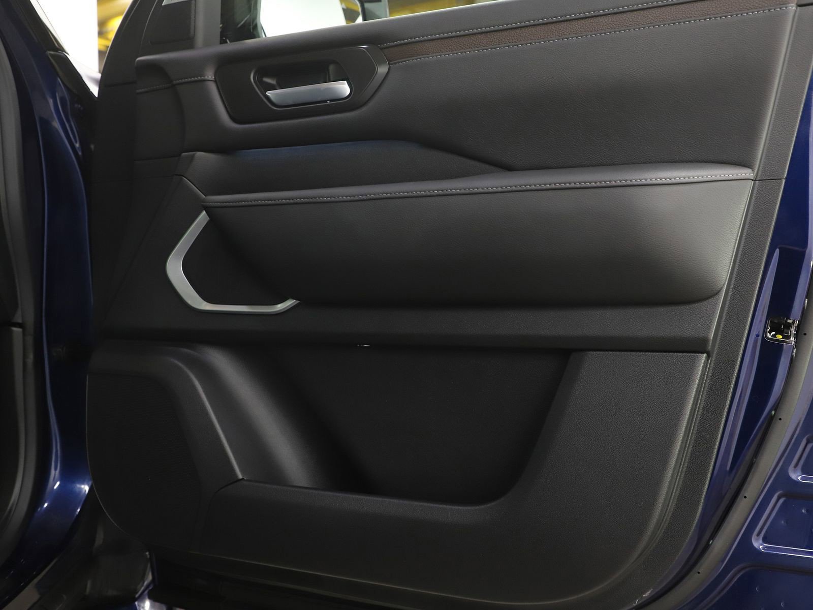 Used 2025 Nissan Armada Platinum Reserve image 11