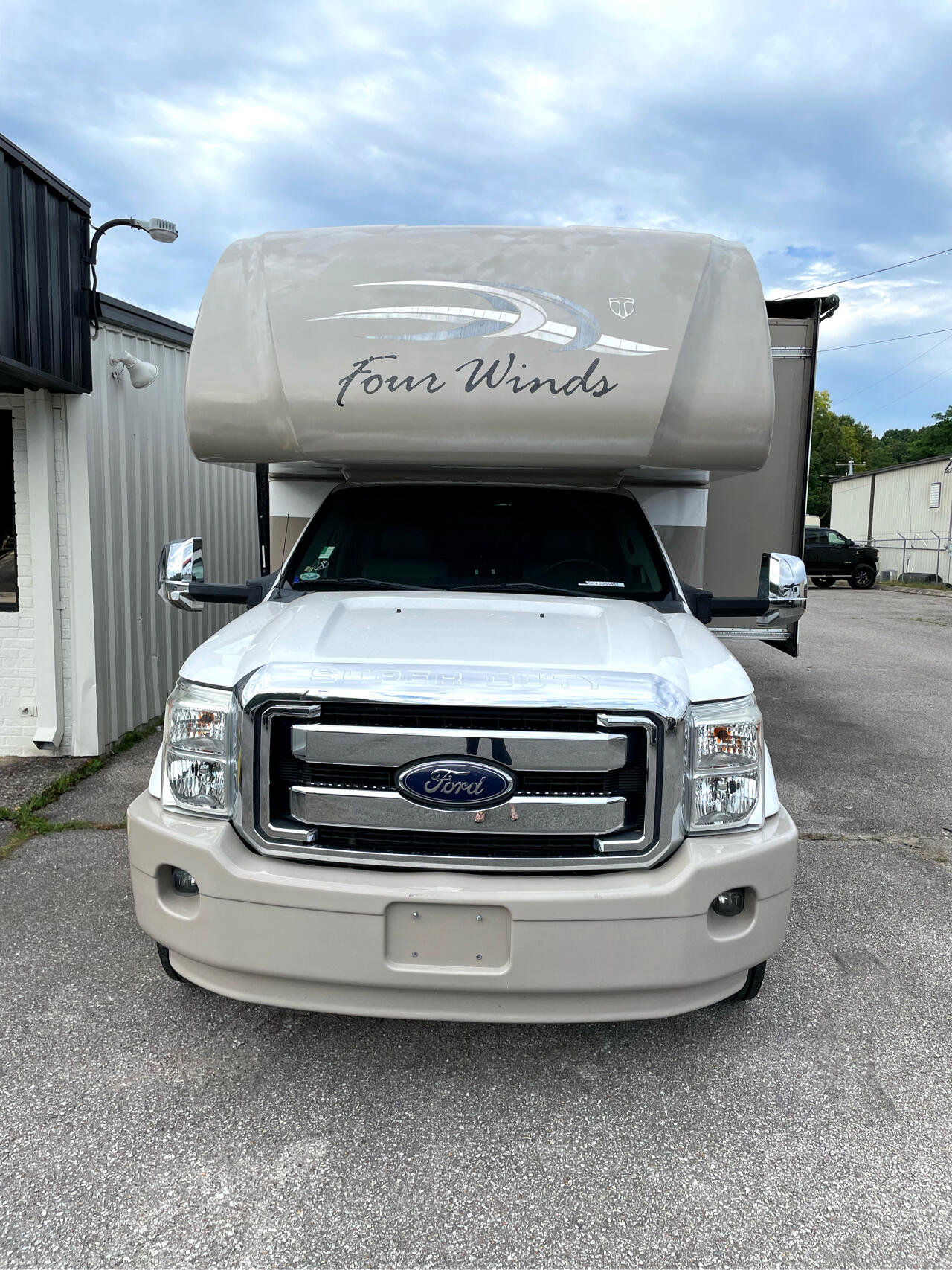 Used 2014 Ford F550 2WD Regular Cab Super Duty image 3