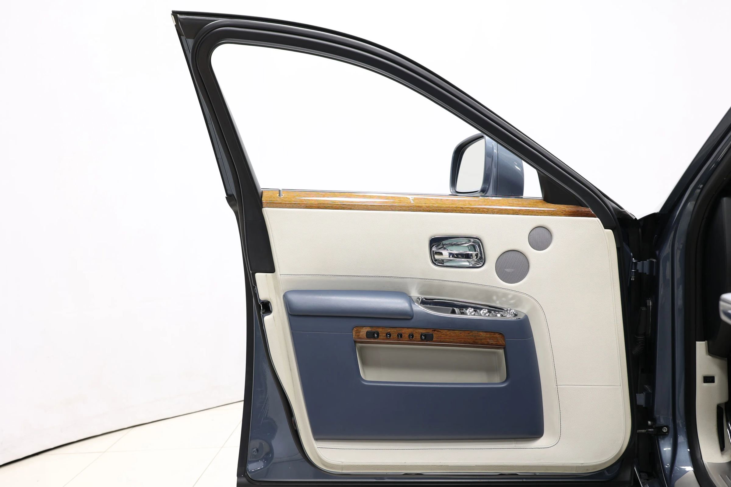 Used 2011 Rolls-Royce Ghost image 10