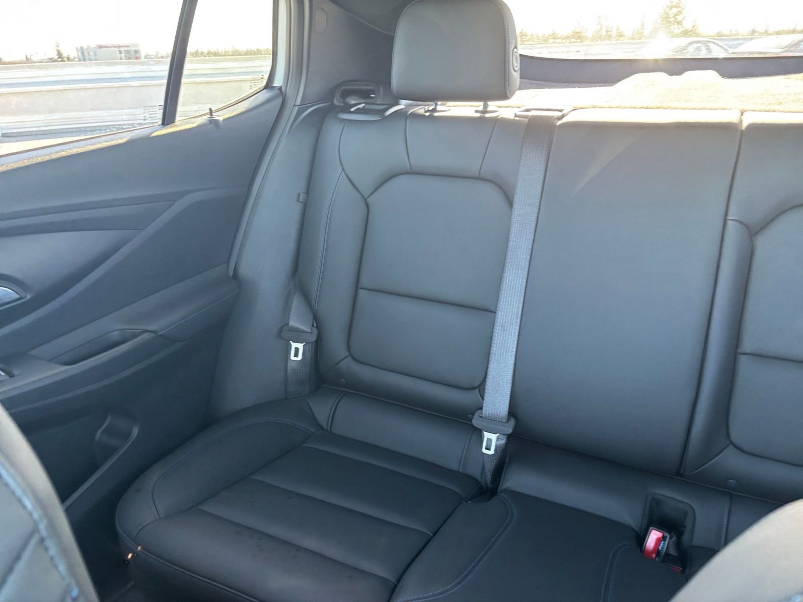 Used 2025 Buick Envista Sport Touring image 38