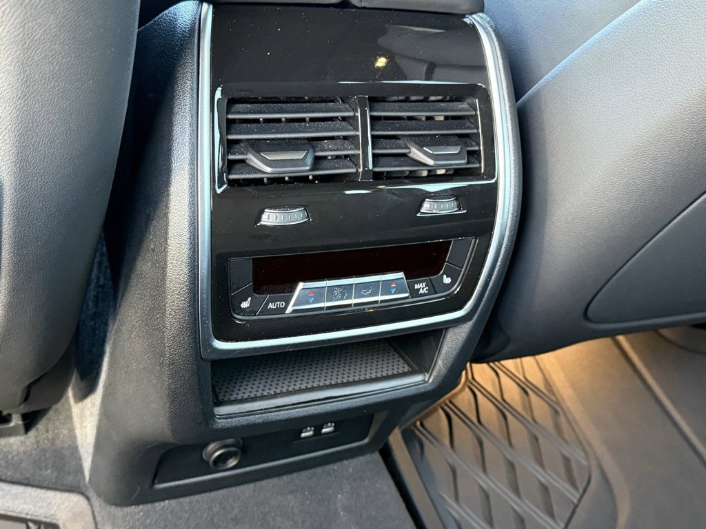 Used 2022 BMW X7 M50i image 43