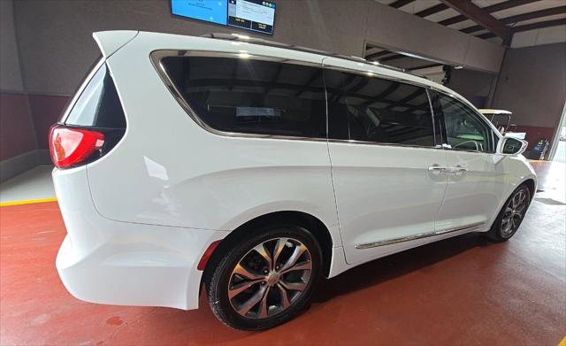 Used 2017 Chrysler Pacifica Limited w/ Tire & Wheel Group FWD image 23