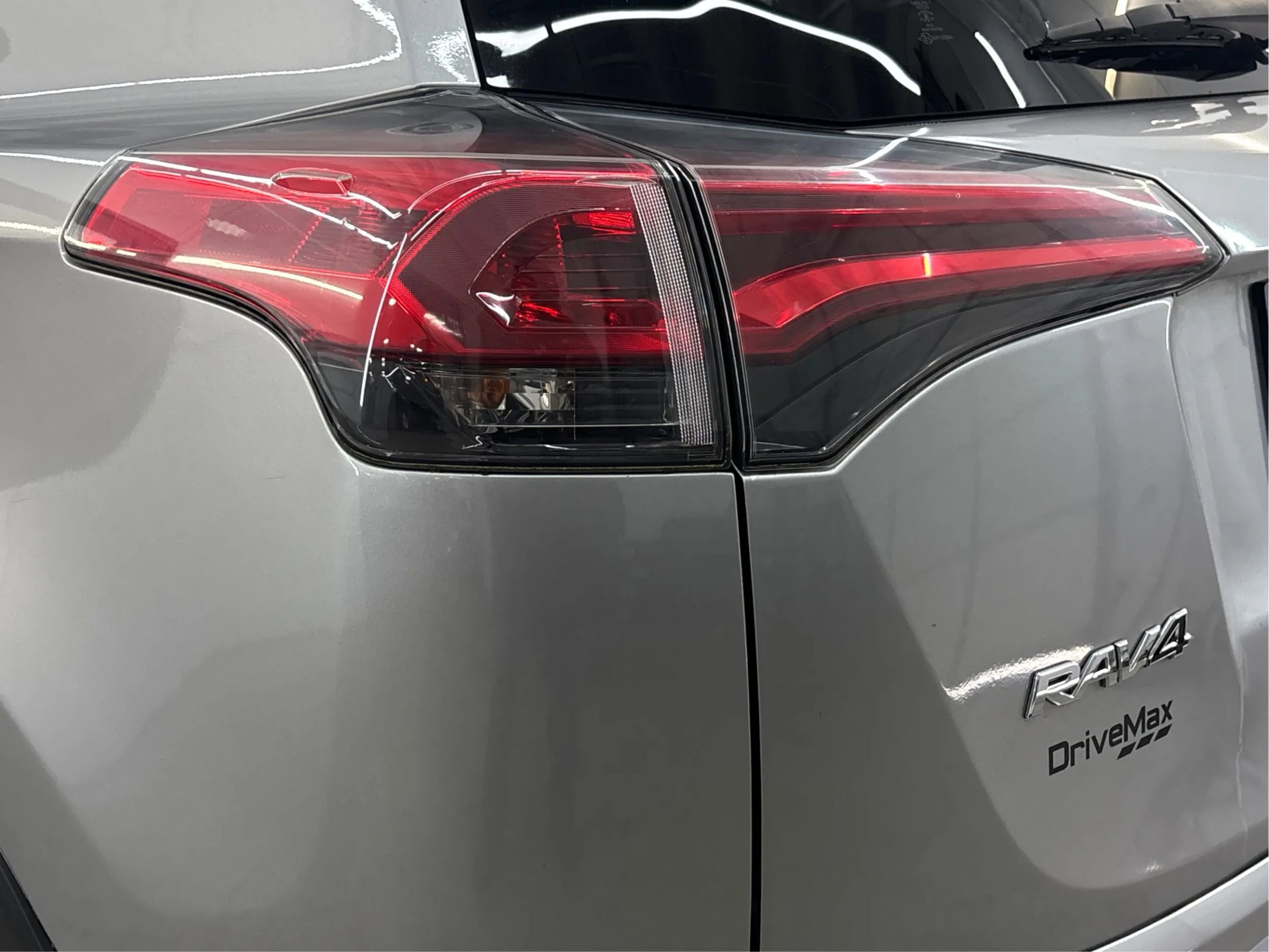 Used 2018 Toyota RAV4 XLE w/ Plus Extra Value Package AWD/4WD image 34