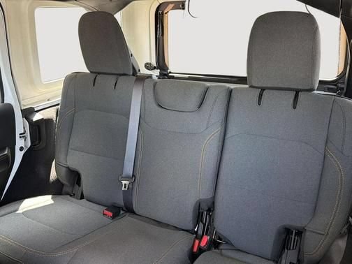 Used 2024 Jeep Wrangler Unlimited Sahara AWD/4WD image 12