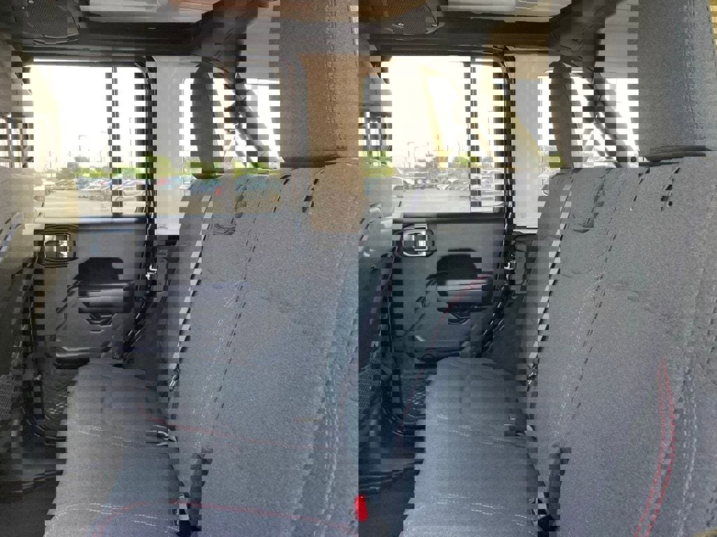 Used 2025 Jeep Wrangler Unlimited Rubicon w/ Convenience Group image 9