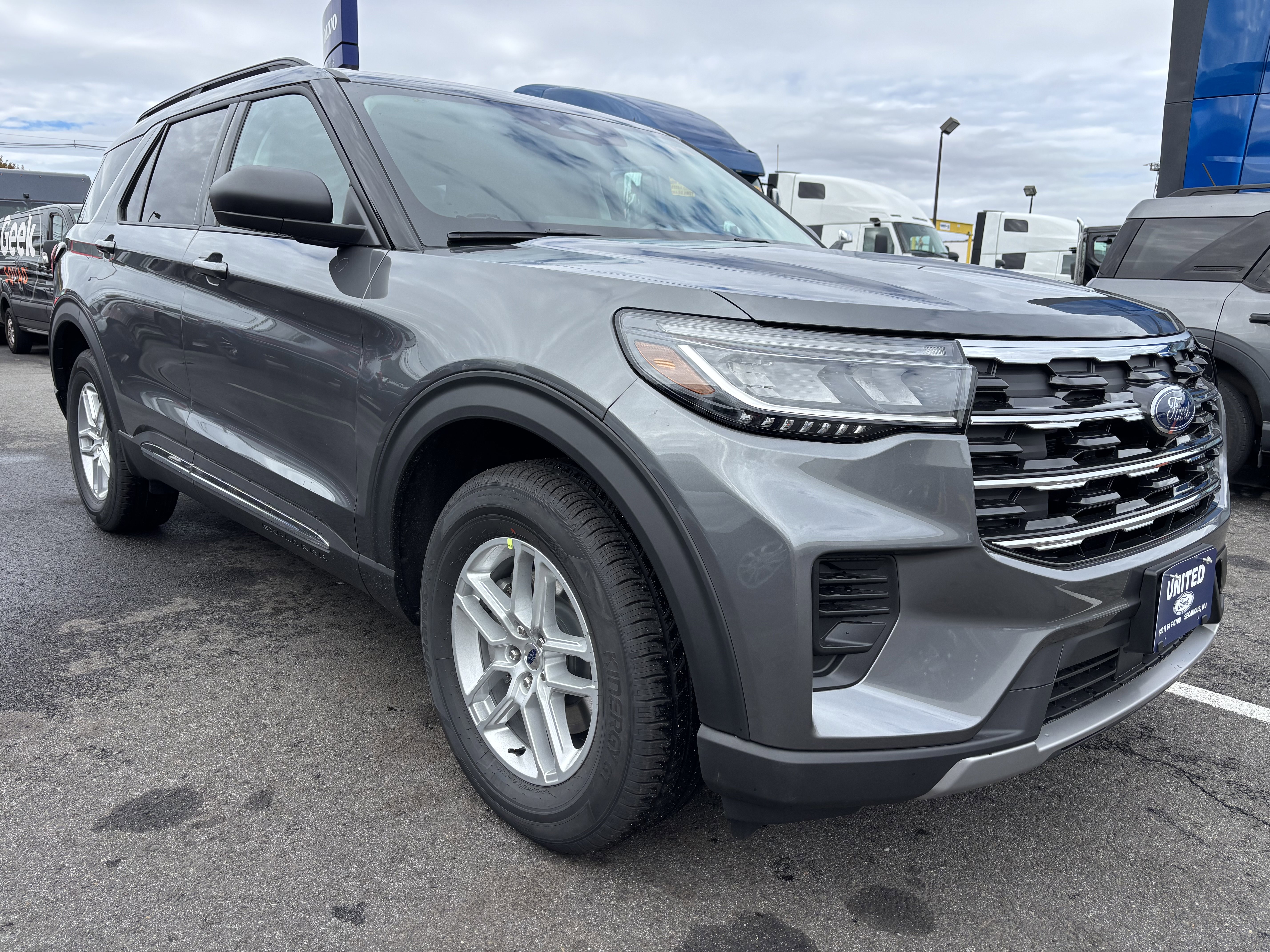 New 2025 Ford Explorer Active image 1