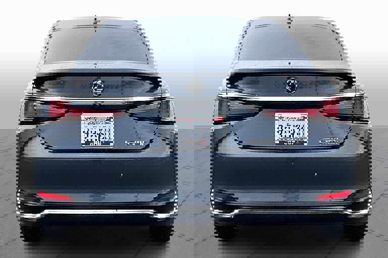 Used 2024 Lexus ES 300h w/ Premium Package image 4