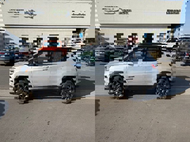 New 2026 Jeep Compass Limited w/ Sun, Sound & Navigation Group image 4