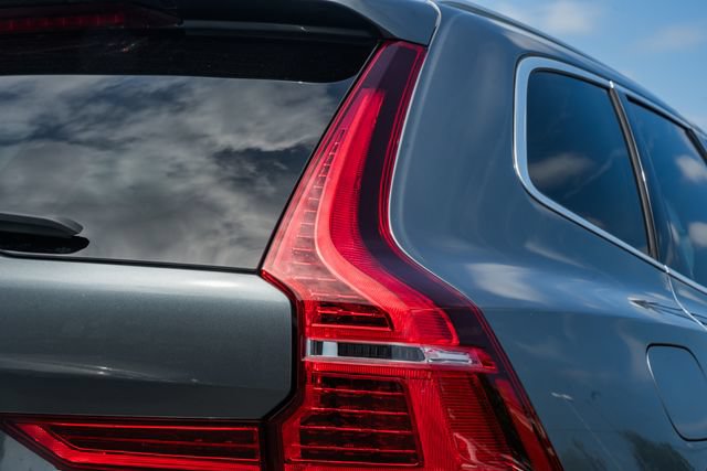 Used 2020 Volvo XC60 T6 Momentum w/ Protection Package Premier AWD/4WD image 8
