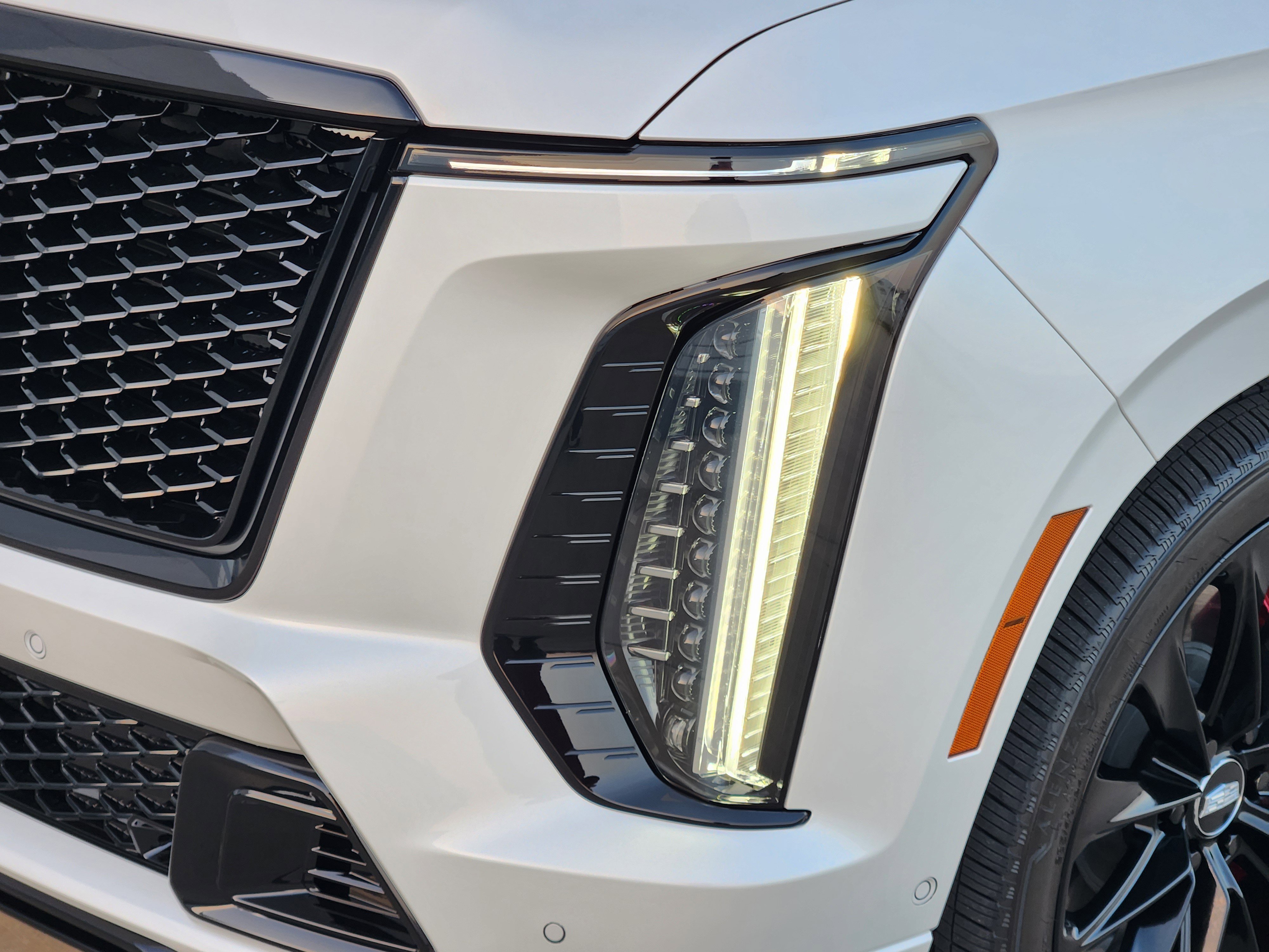 Used 2025 Cadillac Escalade V w/ LPO, ONYX Package image 8