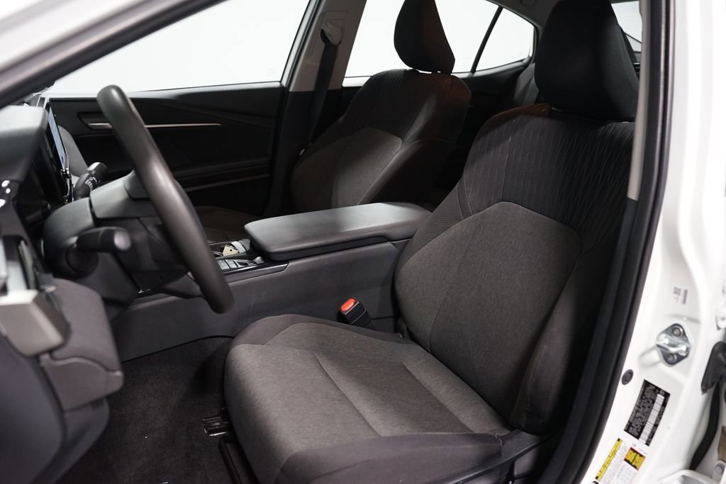 Used 2025 Toyota Camry LE image 27