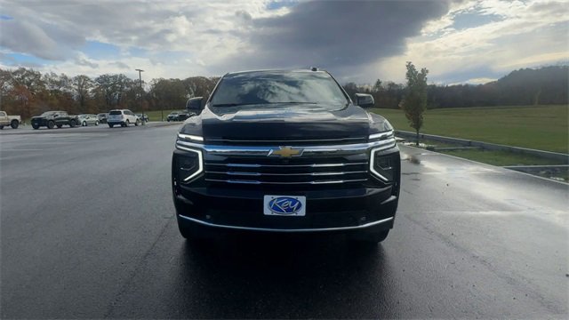 New 2026 Chevrolet Suburban LT image 3