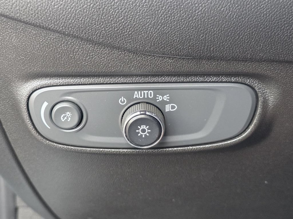 Used 2022 Chevrolet Equinox LT FWD image 22