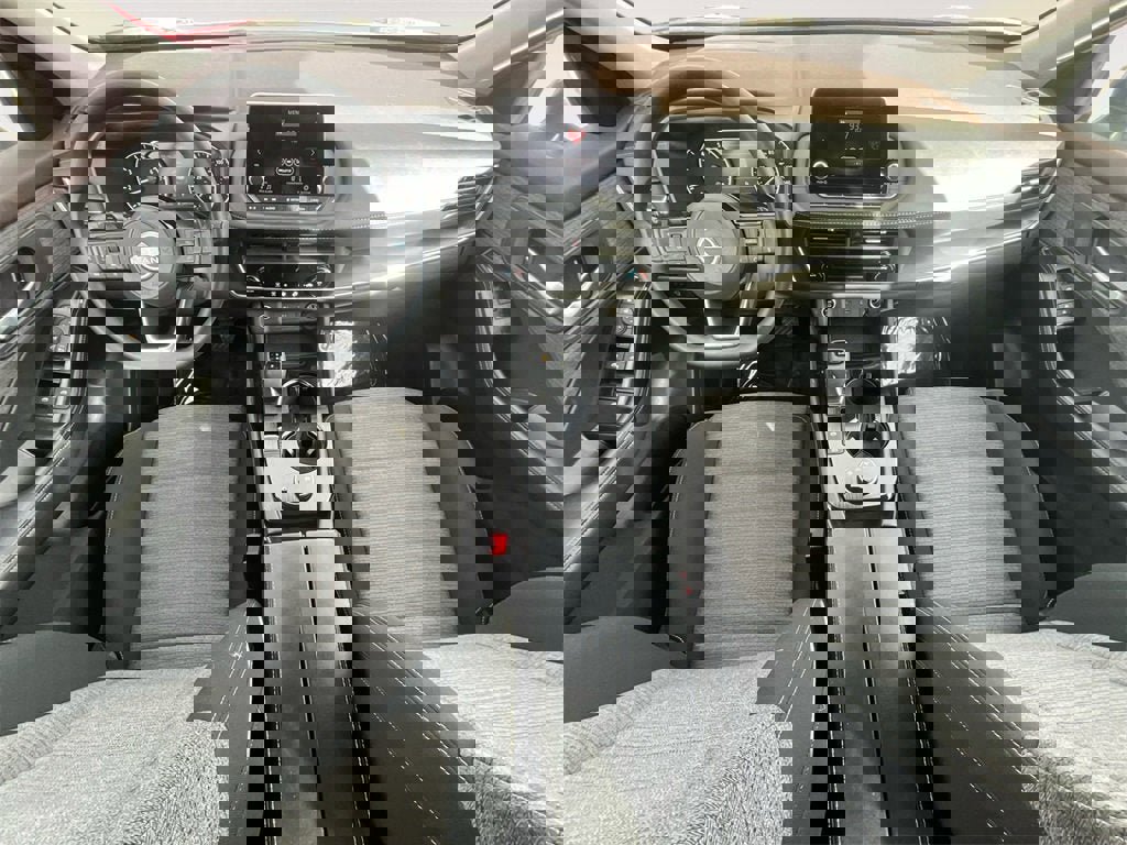 Used 2023 Nissan Rogue SV image 10