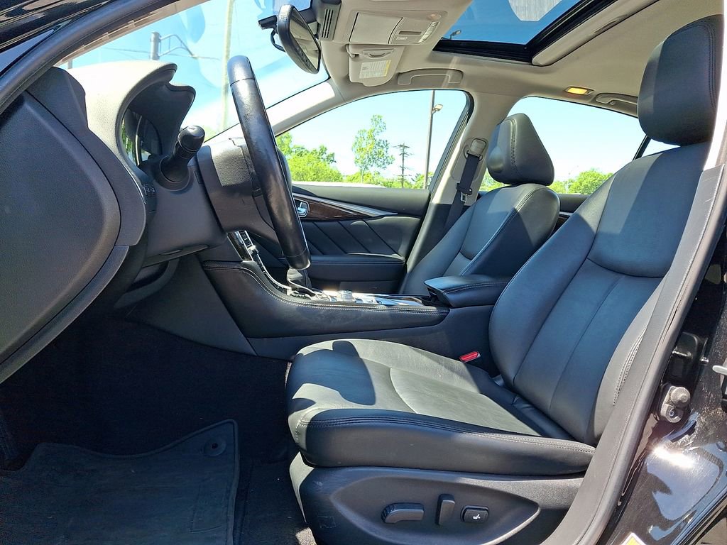 Used 2018 INFINITI Q50 Luxe w/ Essential Package (3.0T Luxe) AWD/4WD image 13