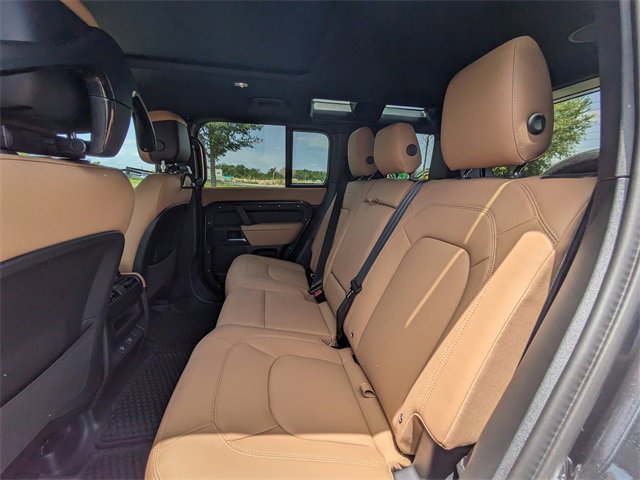New 2025 Land Rover Defender 110 X-Dynamic SE image 10