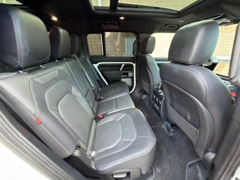 Used 2024 Land Rover Defender 130 X-Dynamic SE AWD/4WD image 21