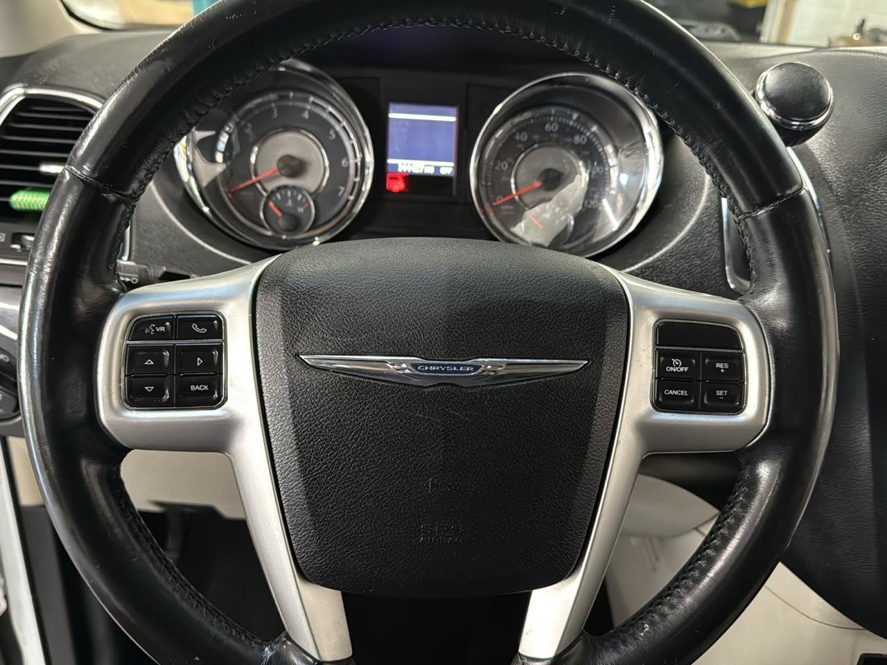 Used 2015 Chrysler Town & Country Touring FWD image 12