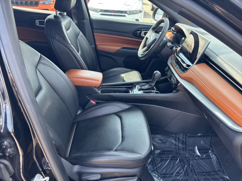 Used 2024 Jeep Compass Limited image 32