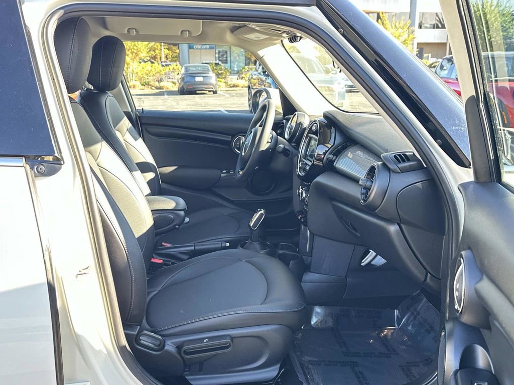 Used 2021 MINI Cooper 4-Door Hardtop image 28