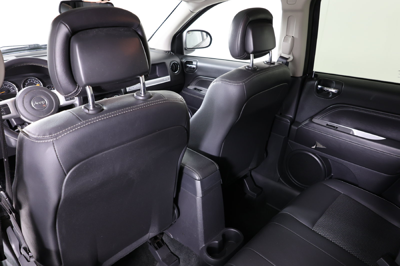 Used 2015 Jeep Compass Latitude w/ Sun/Sound Group FWD image 29